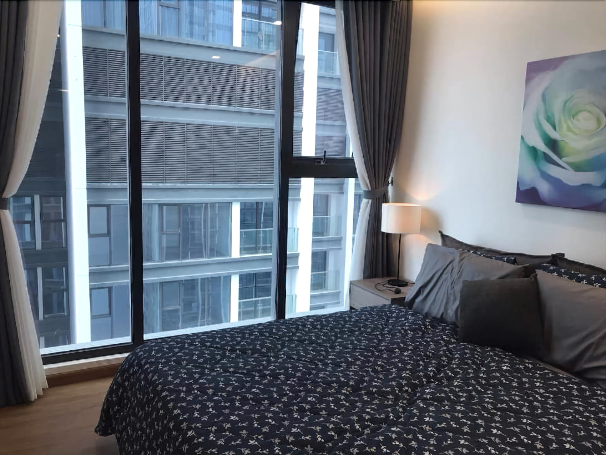 Фото Bayhomes Metropolis Serviced Apartment