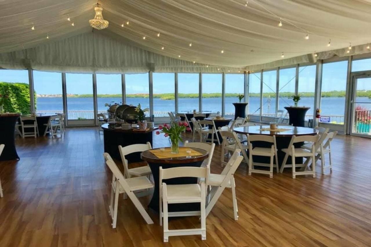 Фото DoubleTree by Hilton Tampa Rocky Point Waterfront