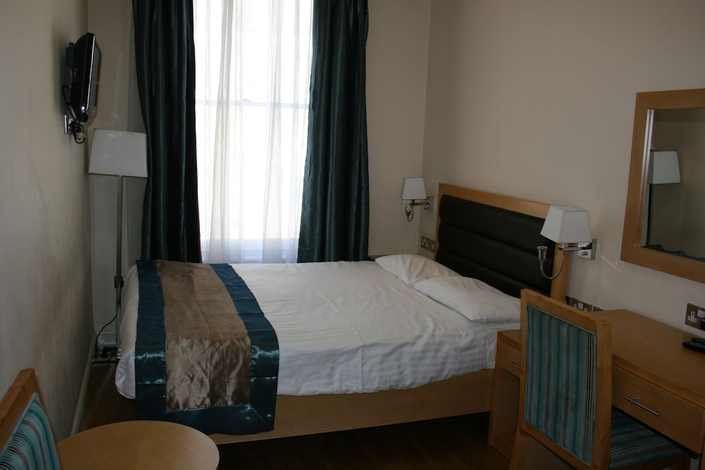 Фото Cromwell International Hotel