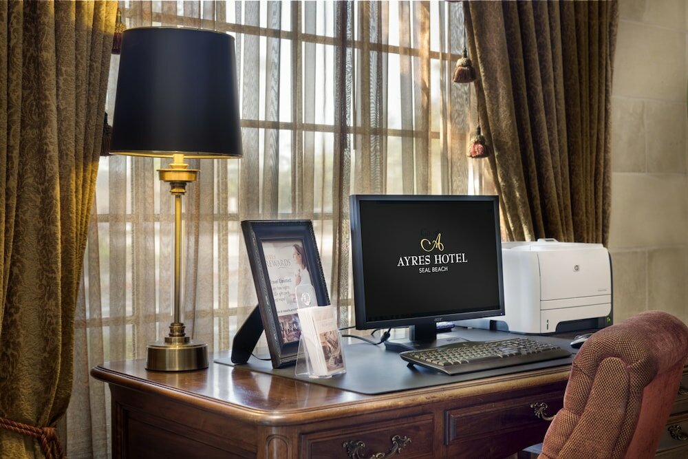 Фото Ayres Hotel Seal Beach