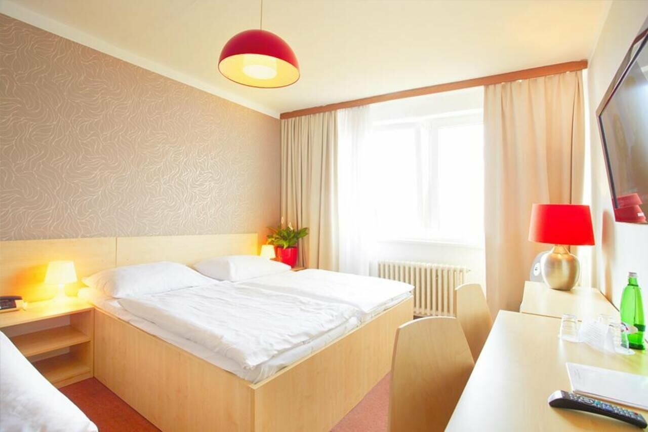 Фото Hotel Charles Central