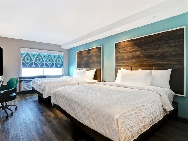 Фото Tru by Hilton Edmonton Windermere