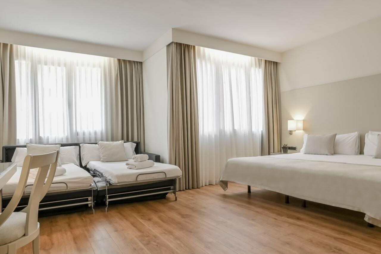 Фото Aparthotel Mariano Cubi Barcelona
