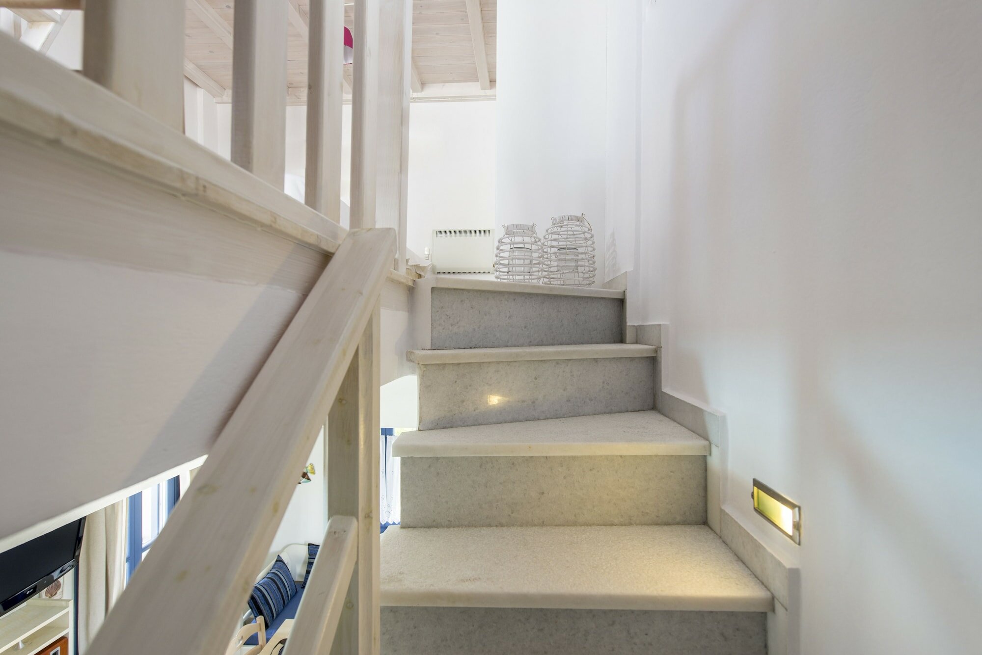 Фото Earino Suites & Villas