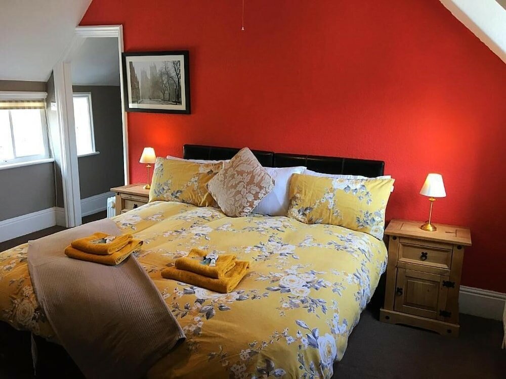 Фото The White Horse