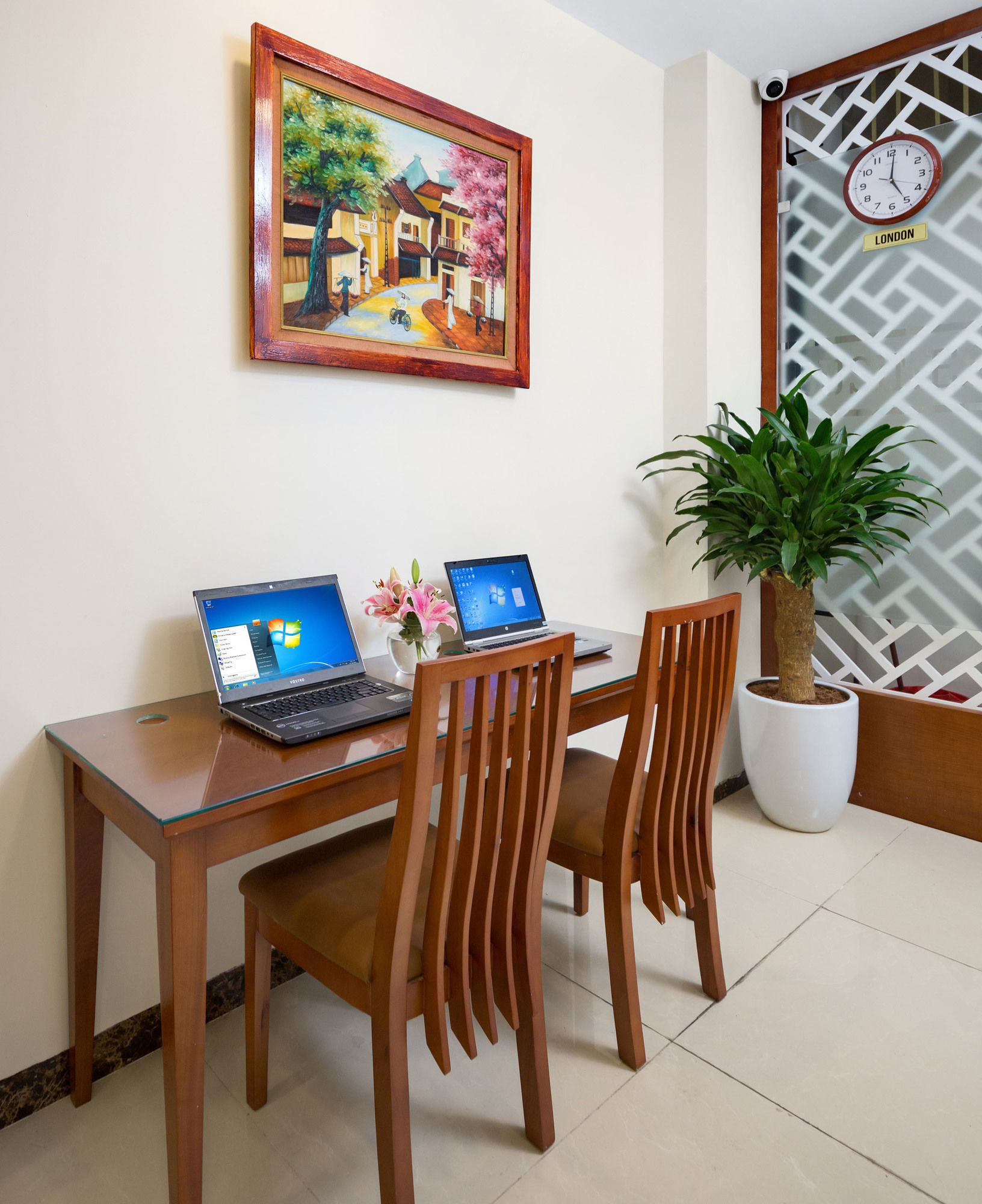 Фото New Vision Palace Hotel