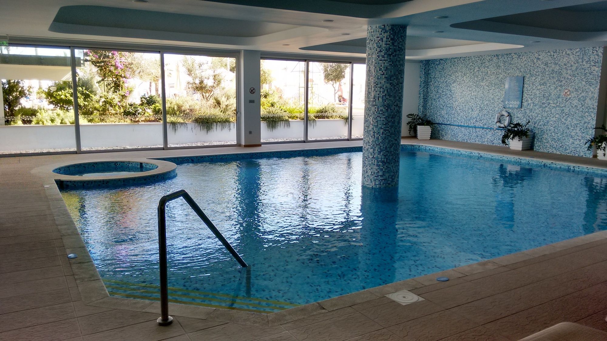 Фото Vrissaki Beach Hotel