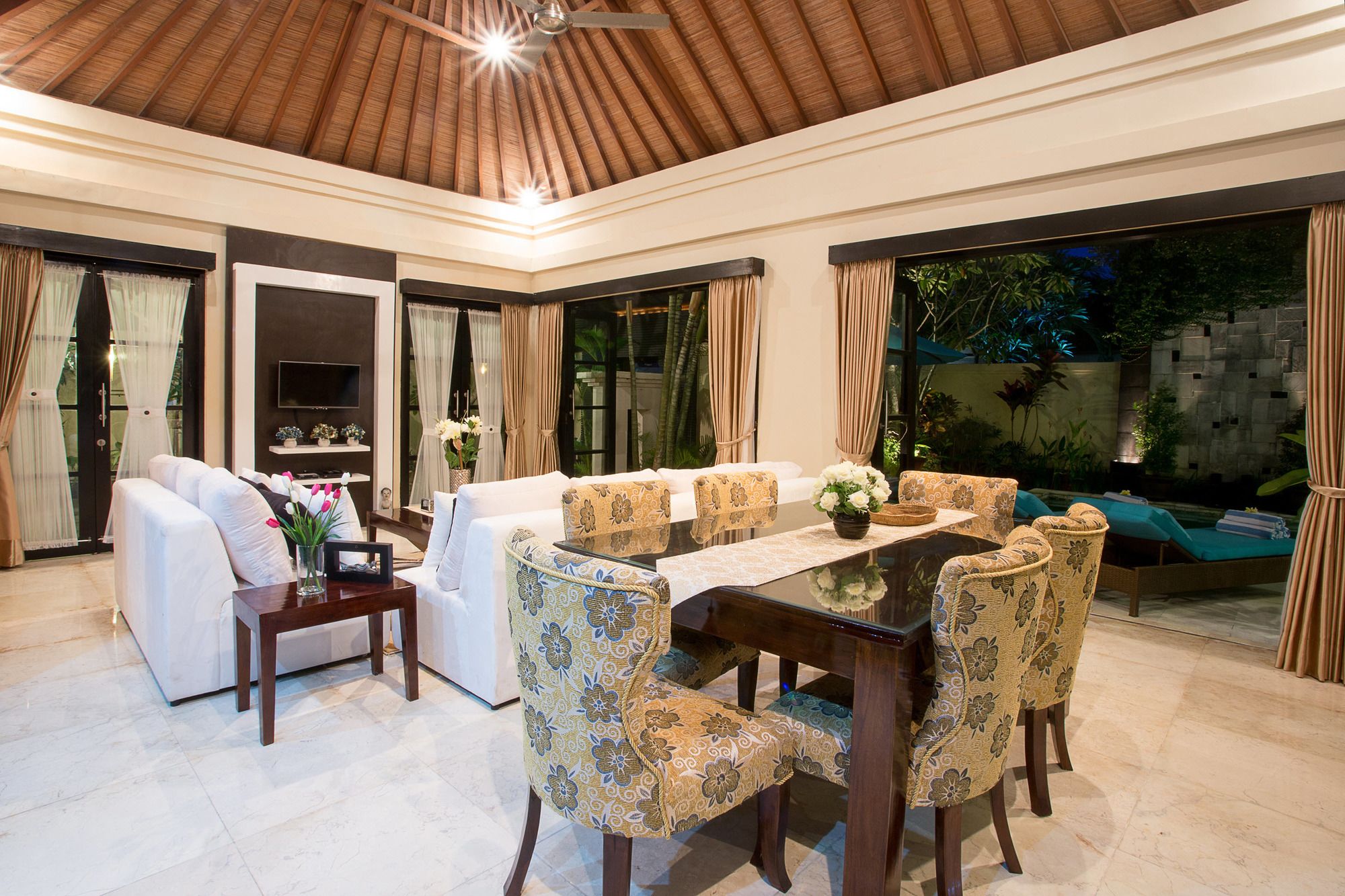 Фото Cometa Villas Seminyak by Premier Hospitality Asia