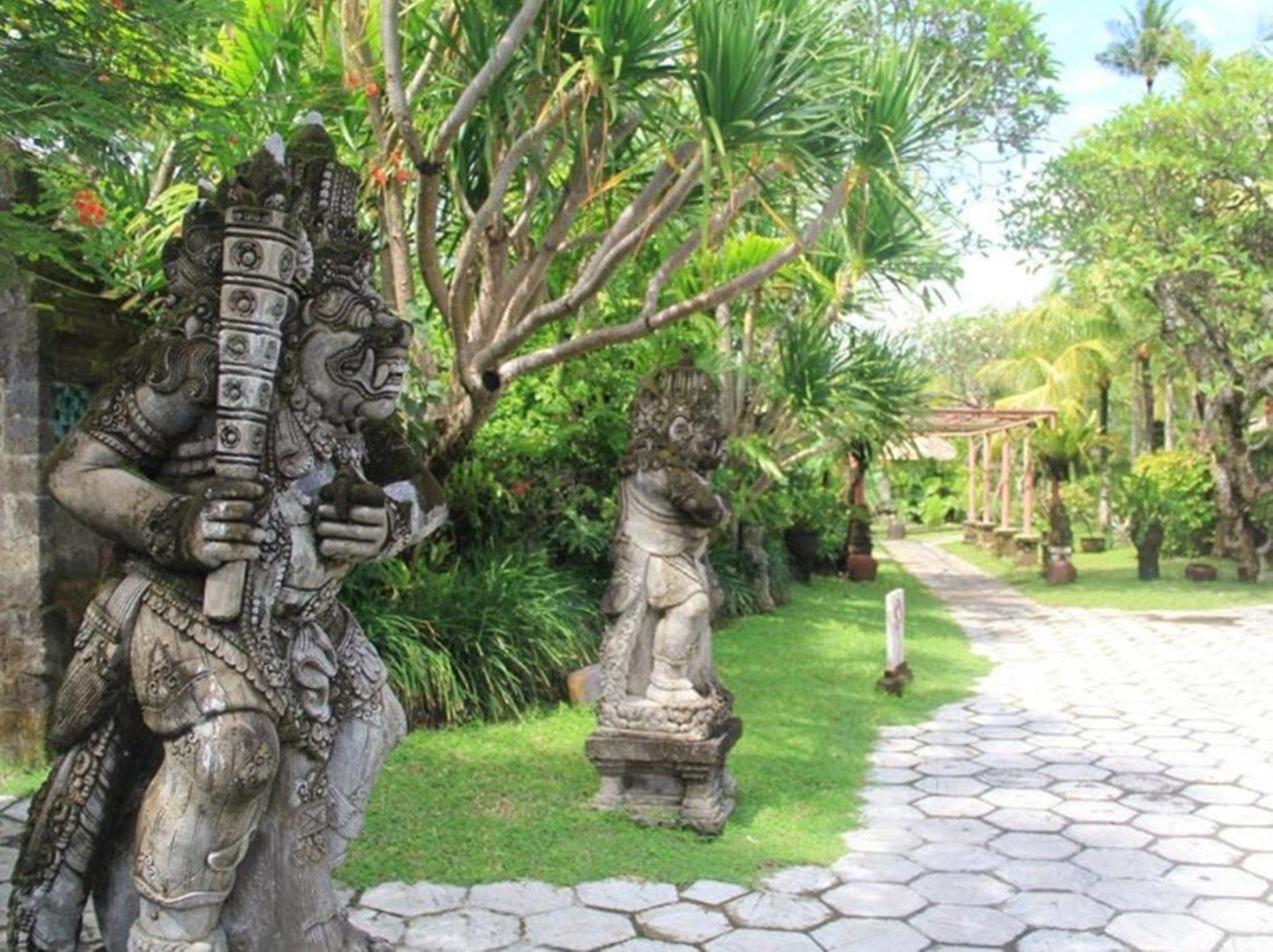 Фото Tandjung Sari Hotel