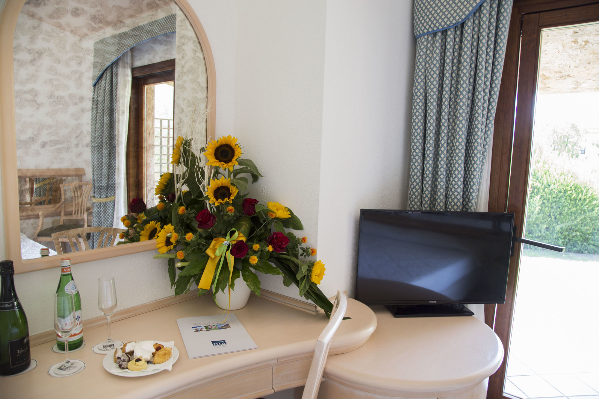 Фото Sant'Elmo Beach Hotel