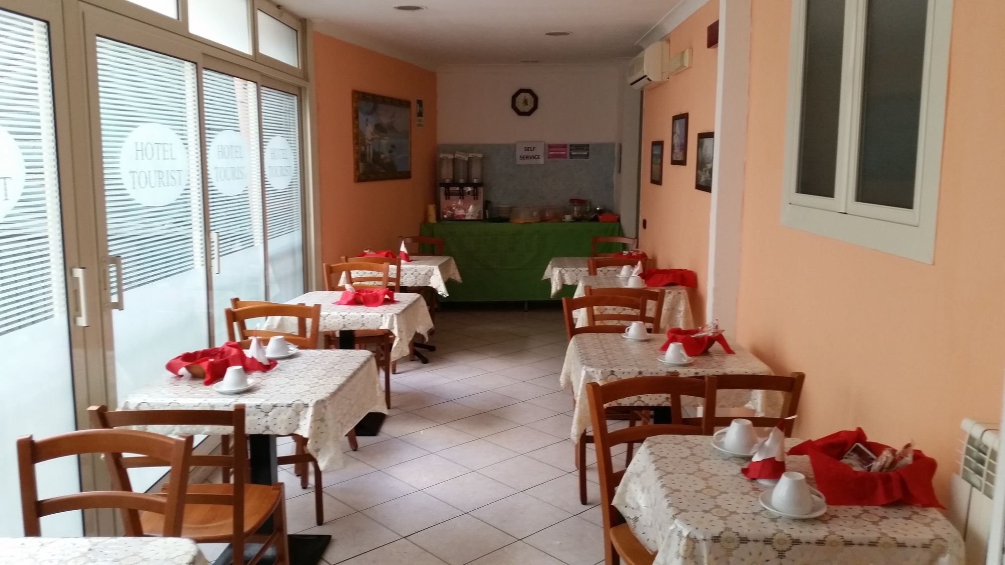 Фото Hotel Tourist