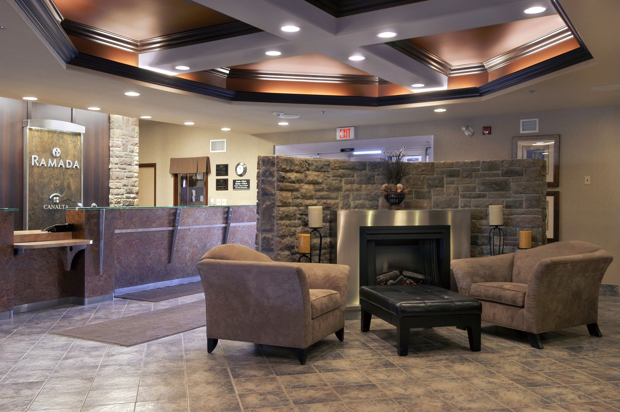 Фото Ramada by Wyndham Drumheller Hotel & Suites