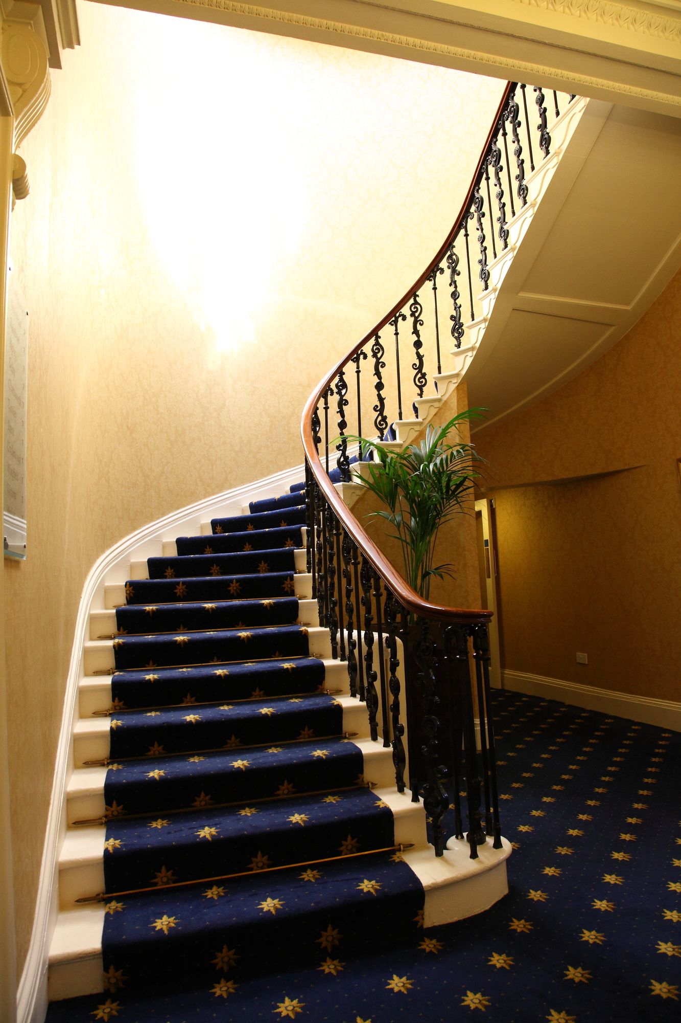 Фото Eastwood Hall