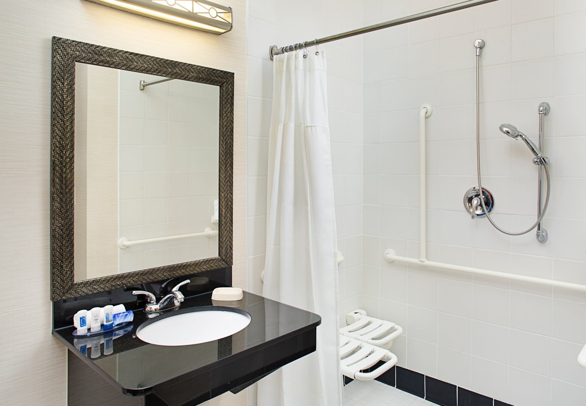 Фото Fairfield Inn & Suites by Marriott San Antonio Seaworld