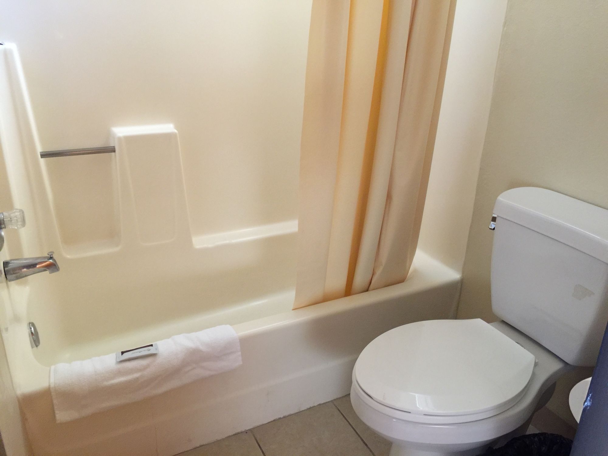 Фото Vantage Point Inn Woodland Hills