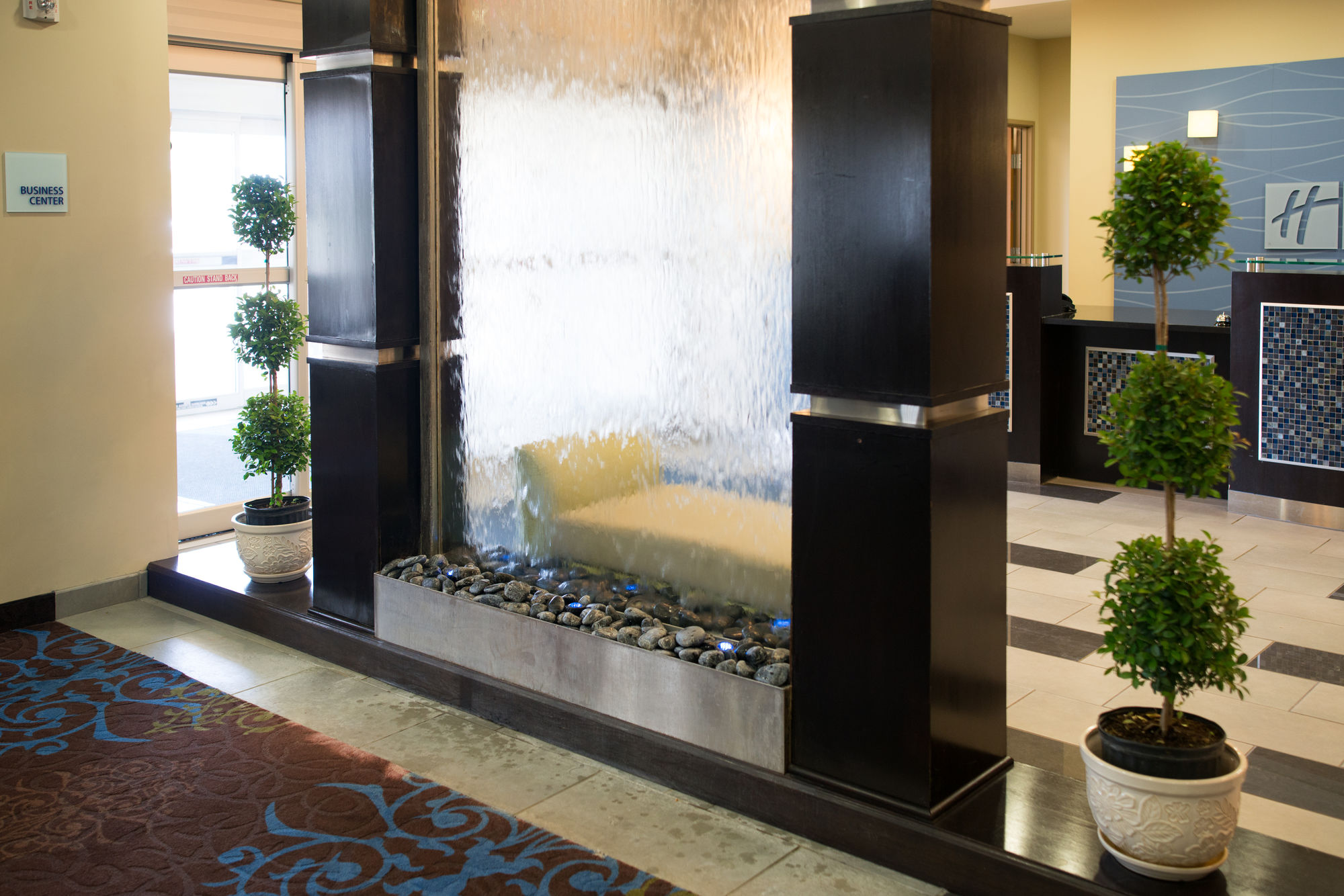 Фото Holiday Inn Express Hotel & Suites Albert Lea - I-35, an Ihg Hotel