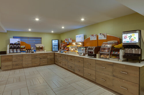 Внешний вид отеля Holiday Inn Express & Suites Fredericton, an Ihg Hotel в Фредериктоне, фото 5