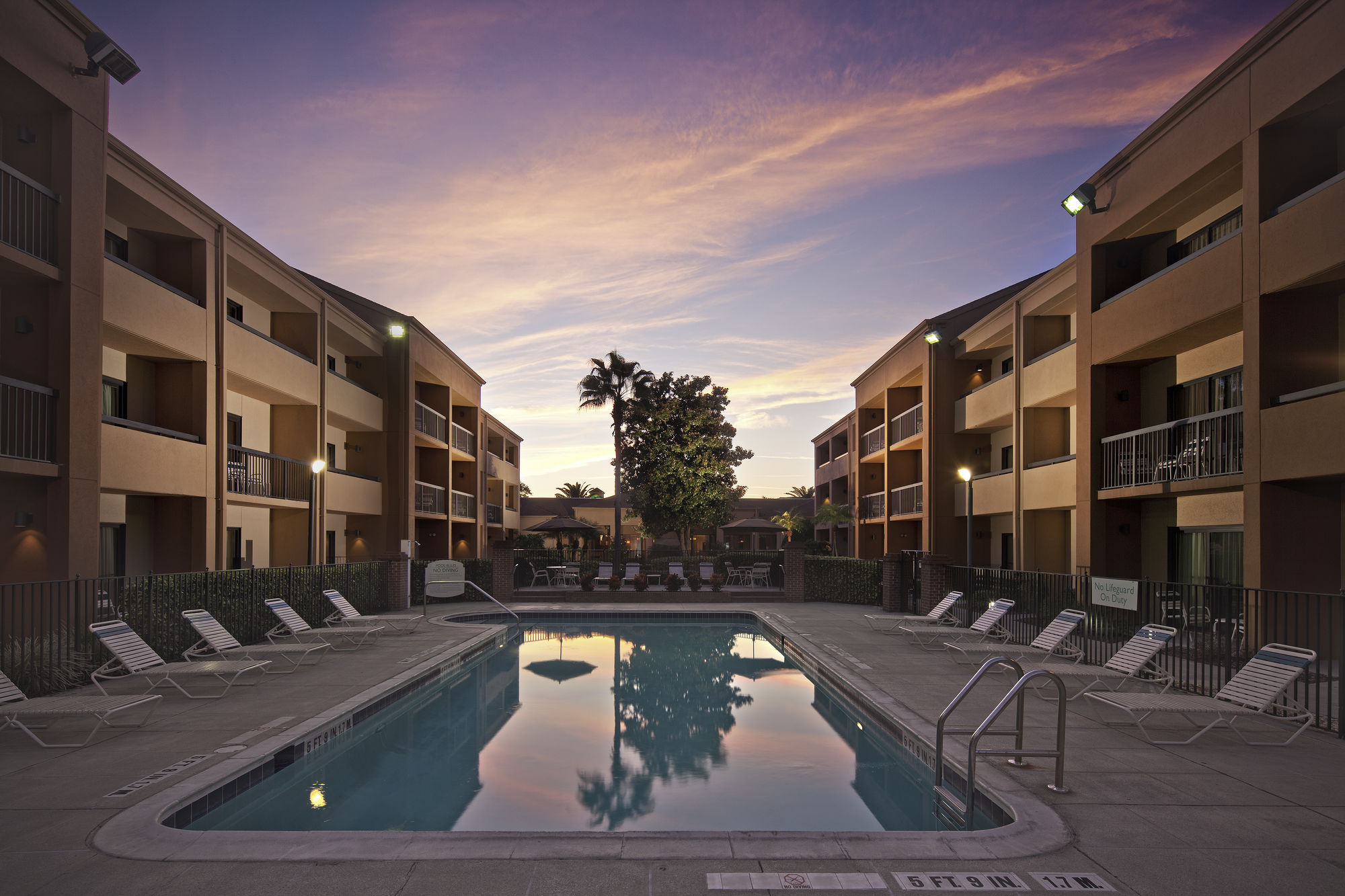Фото Courtyard by Marriott Orlando Airport