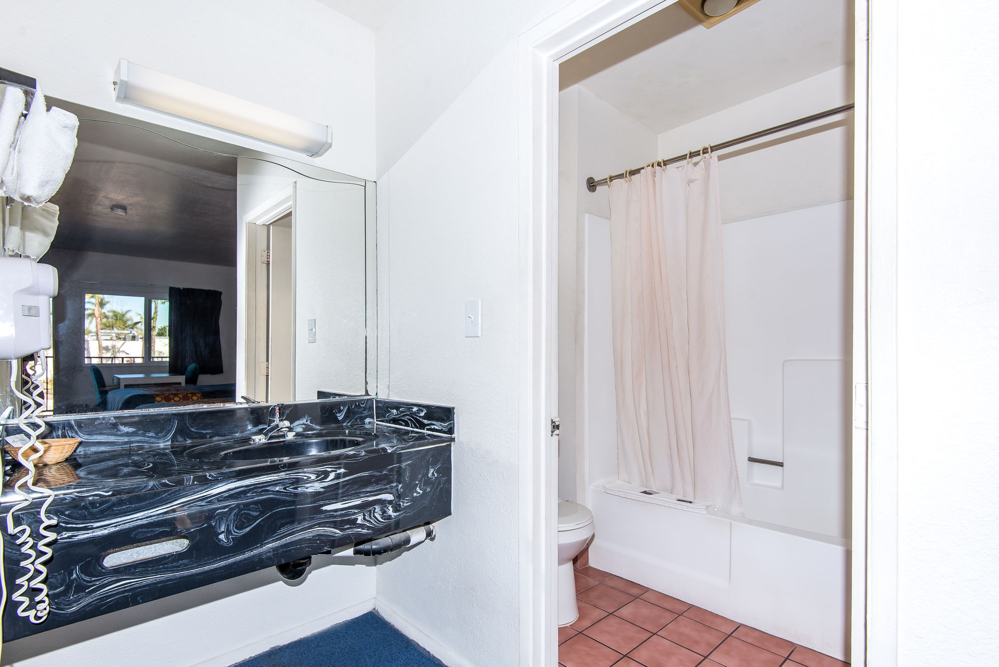 Фото Sea Rock Inn - Los Angeles