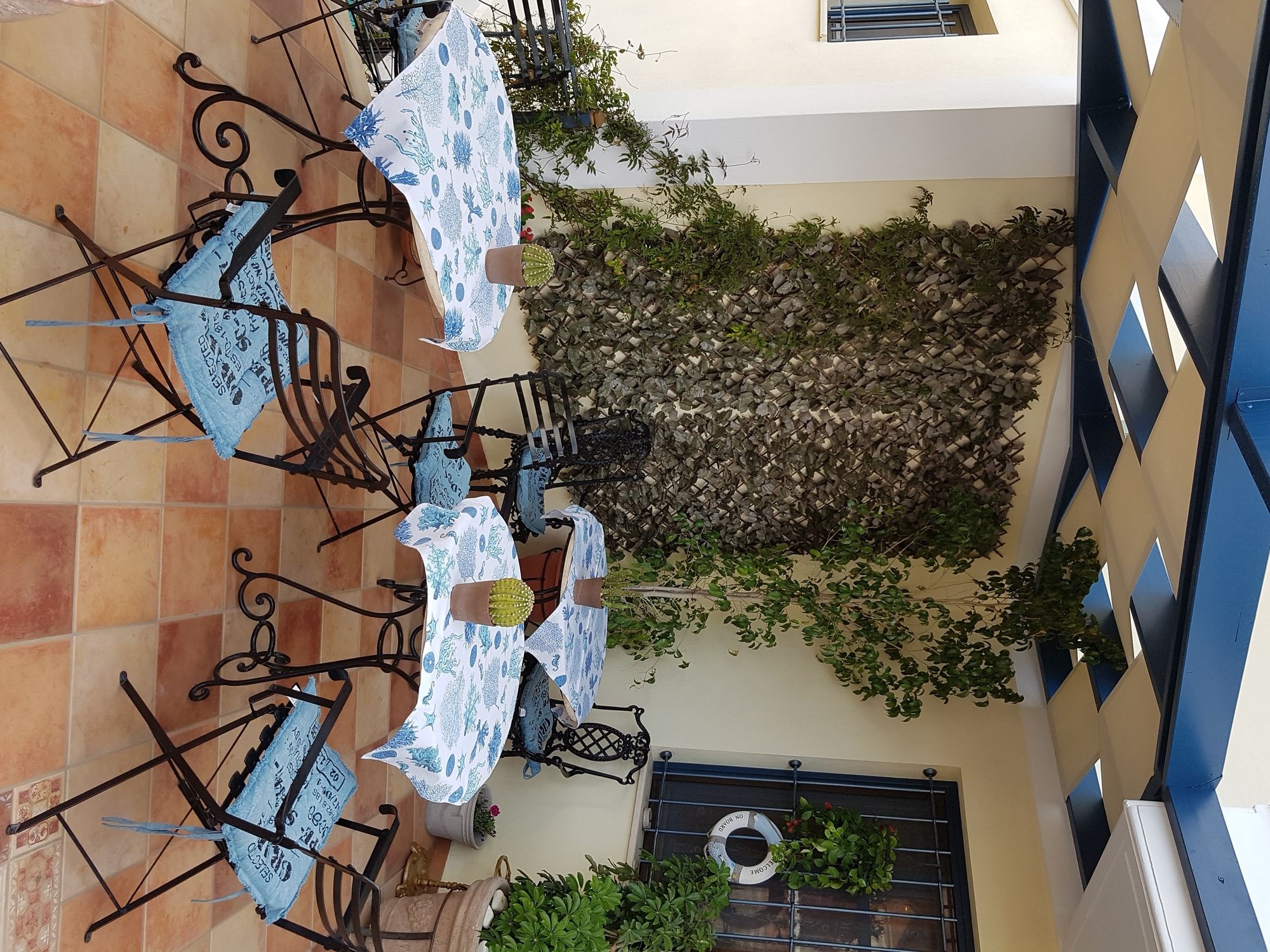 Фото Epavlis Boutique Suites