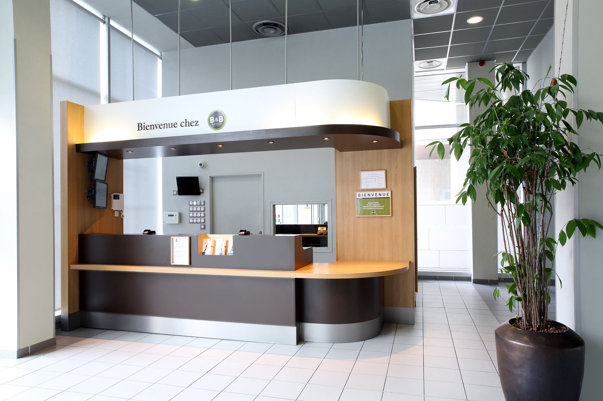 Фото B&B Hôtel Marseille Euromed