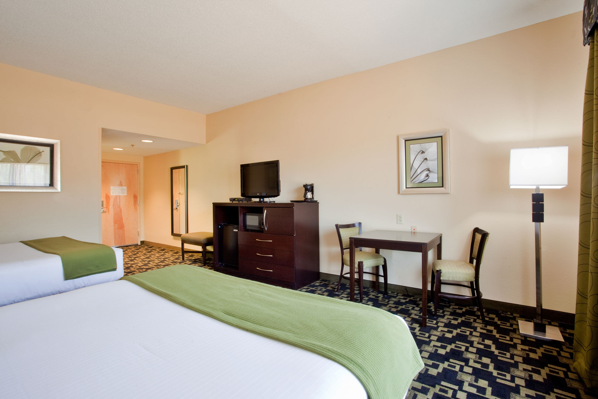Фото Holiday Inn Express Hotel & Suites Raleigh Sw Nc State, an Ihg Hotel