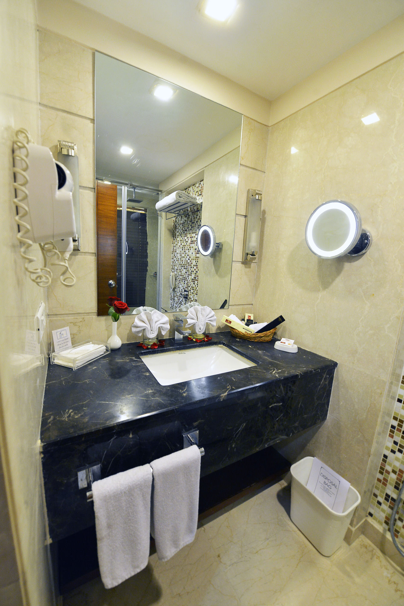 Фото The Bristol Hotel
