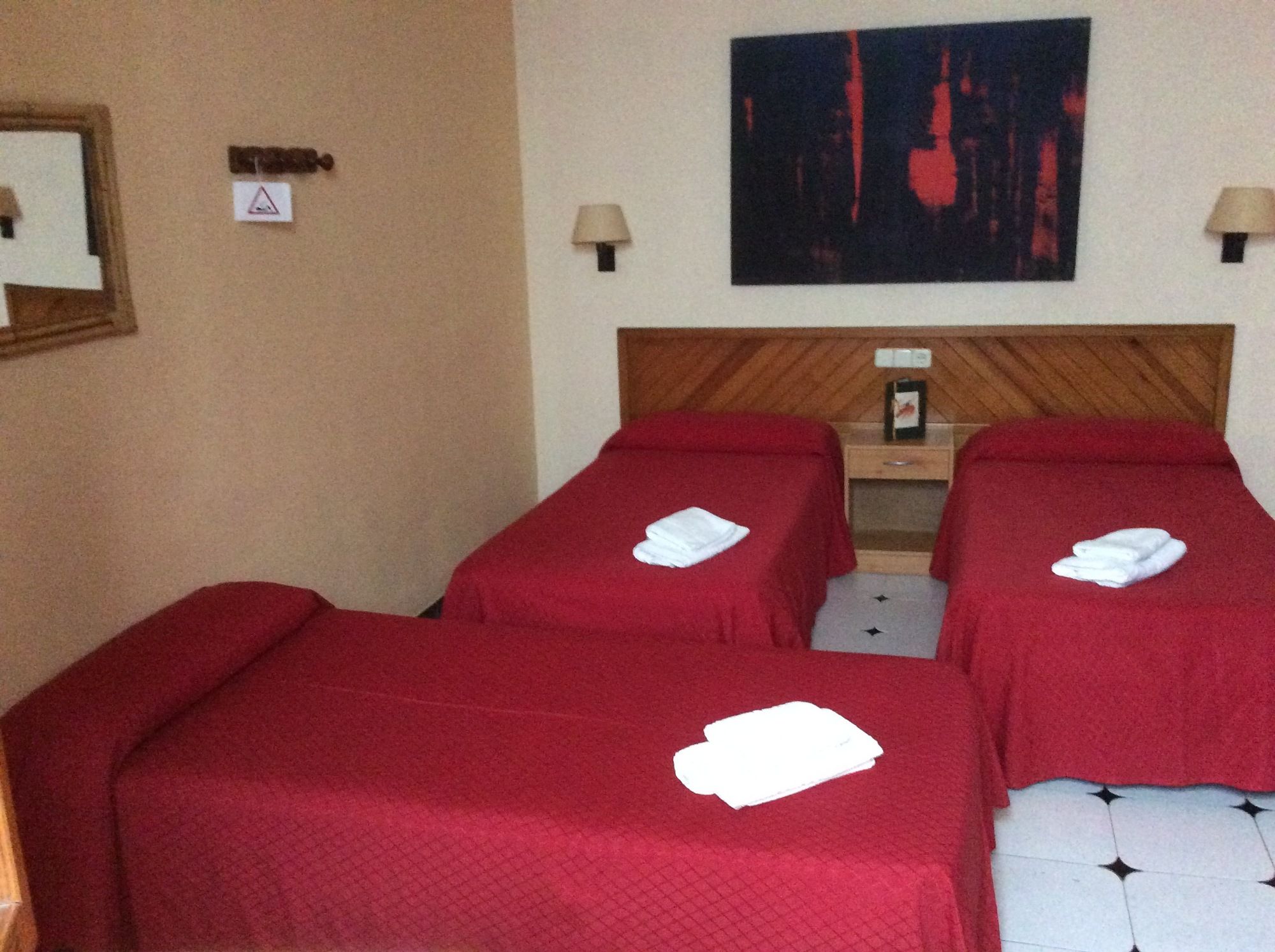 Фото Hostal Ca'n Tiu