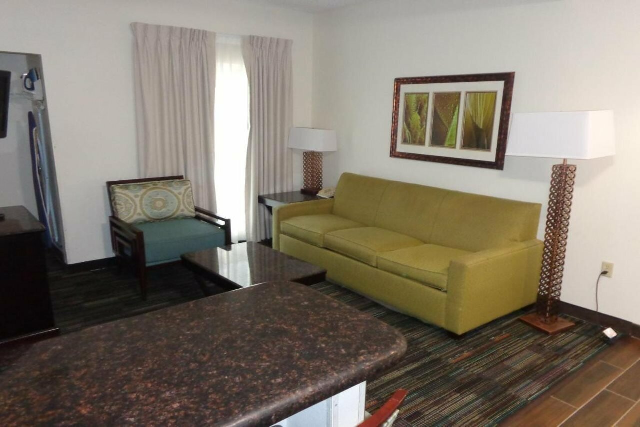 Фото Surestay Plus by Best Western Orlando Lake Buena Vista