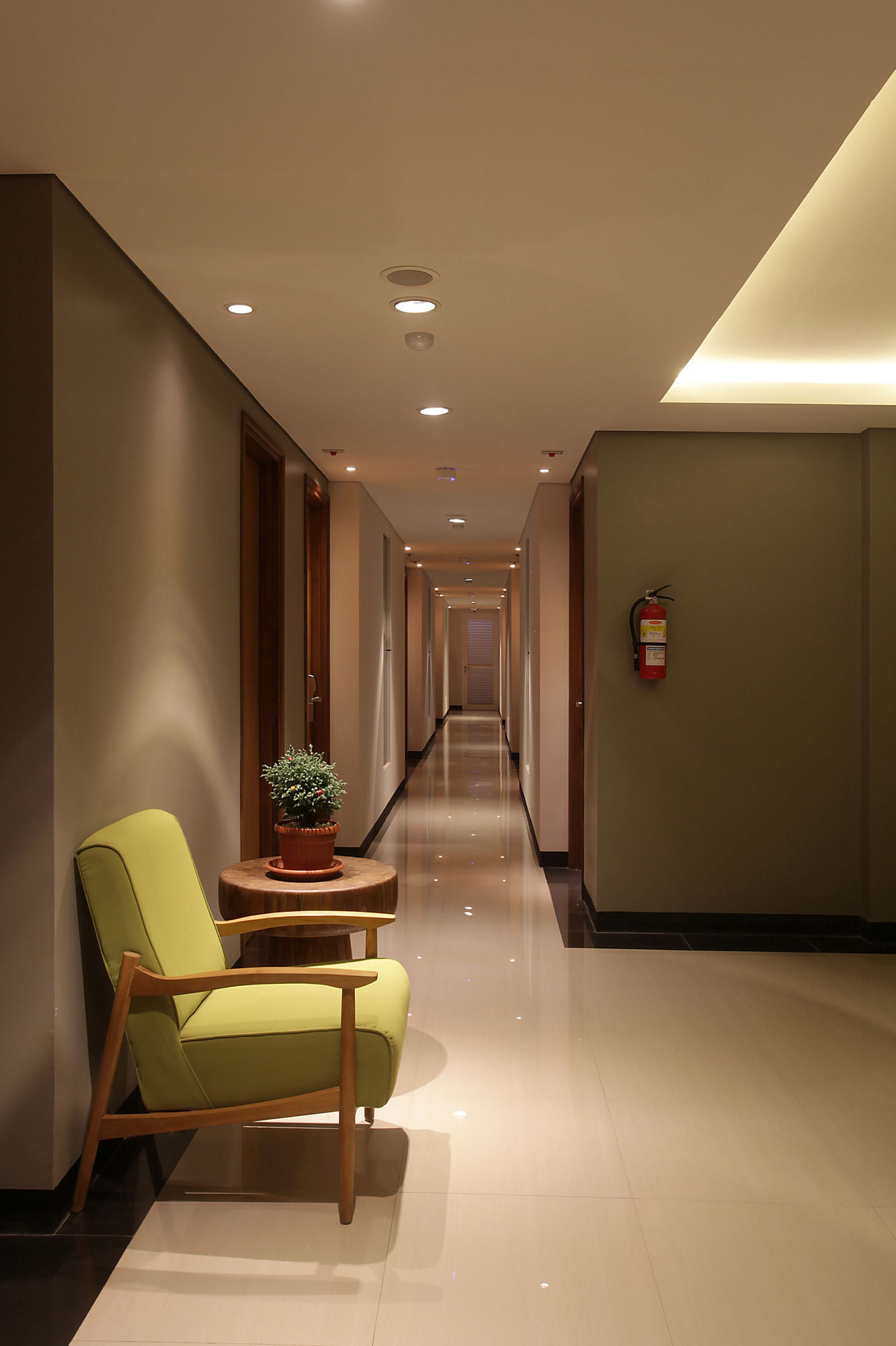 Фото Ivory Hotel Bandung