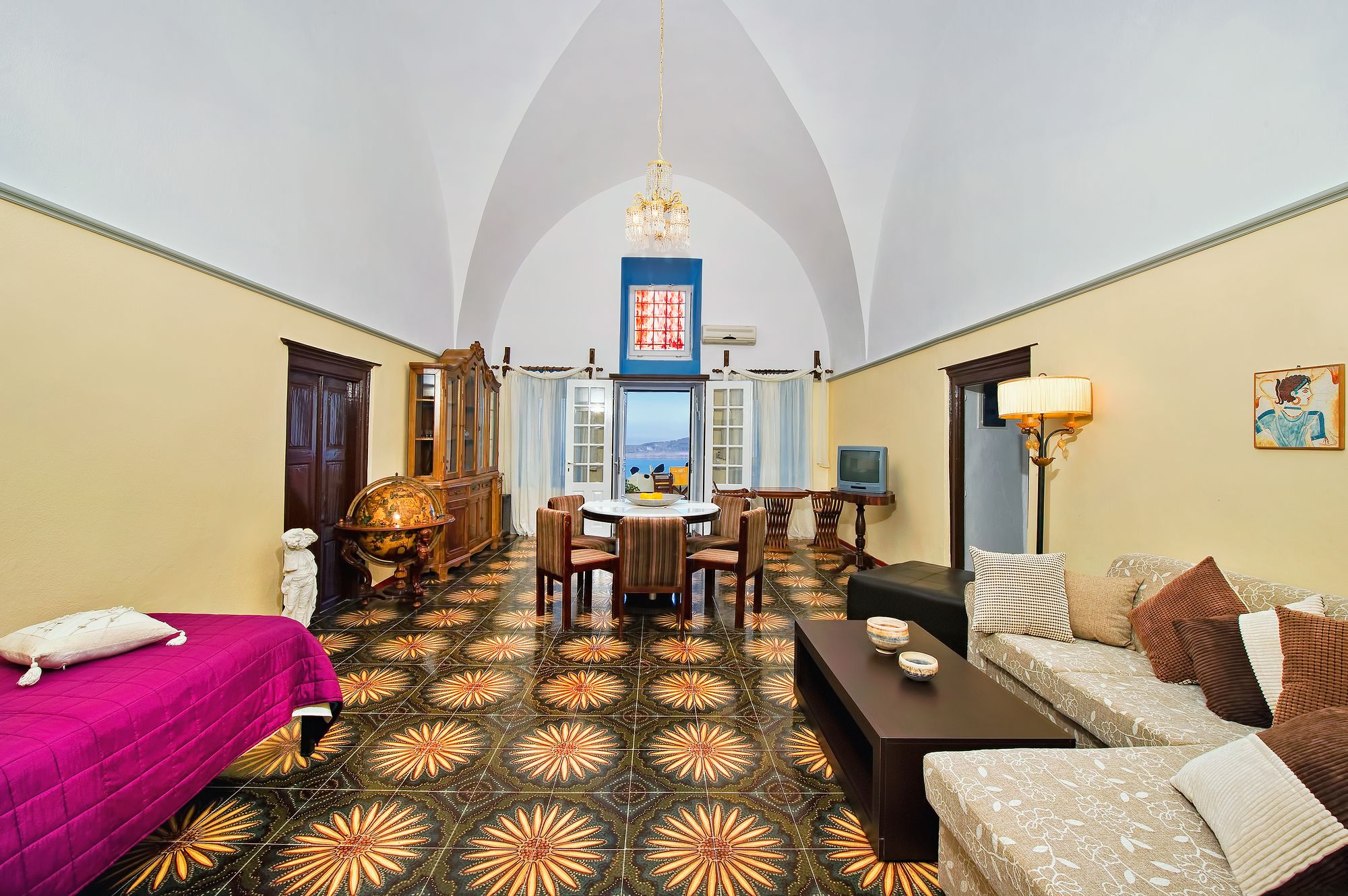 Фото Iriana Suites