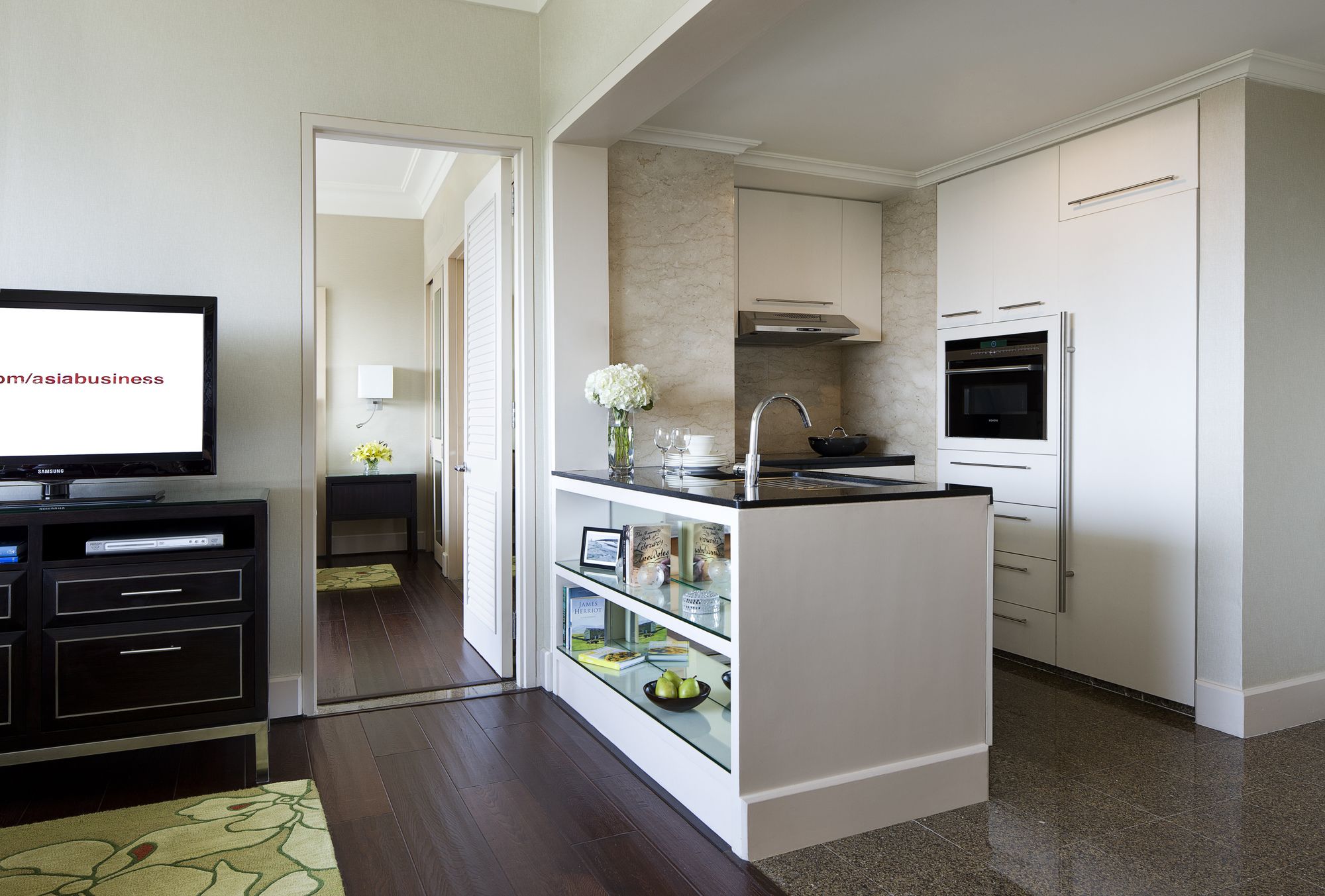 Фото Lakeside Chalet - Mumbai, Marriott Executive Apartments