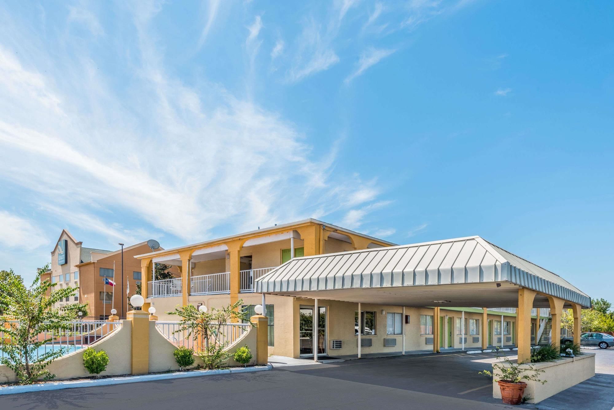 Фото Econo Lodge Waco North I-35