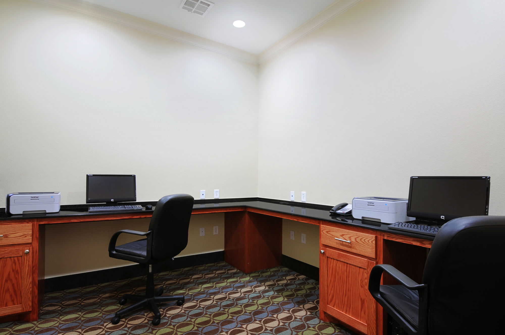 Фото Ramada by Wyndham College Station