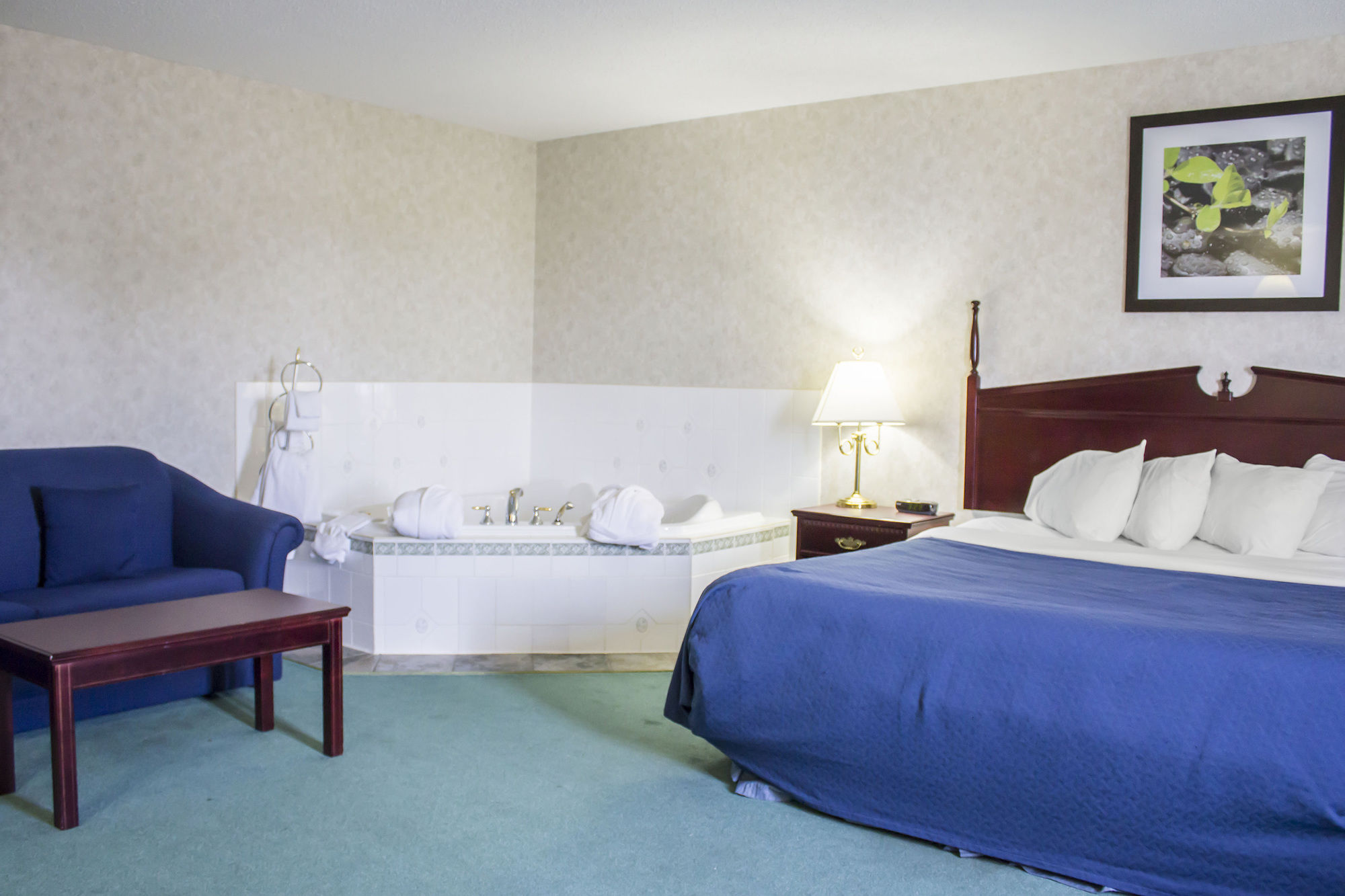 Фото Ramada by Wyndham Nisku Edmonton Airport