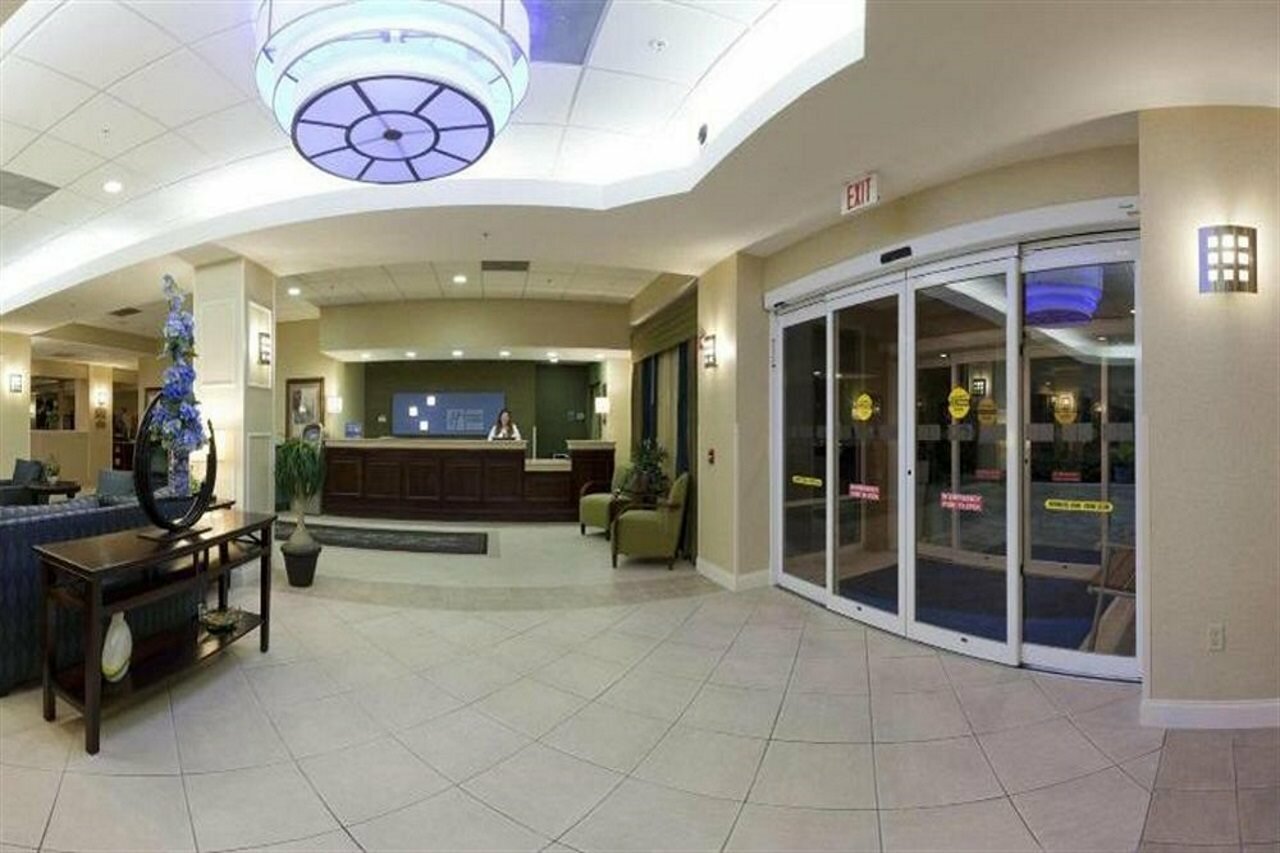 Фото Holiday Inn Express Hotel & Suites Clearwater/Us 19 N, an Ihg Hotel