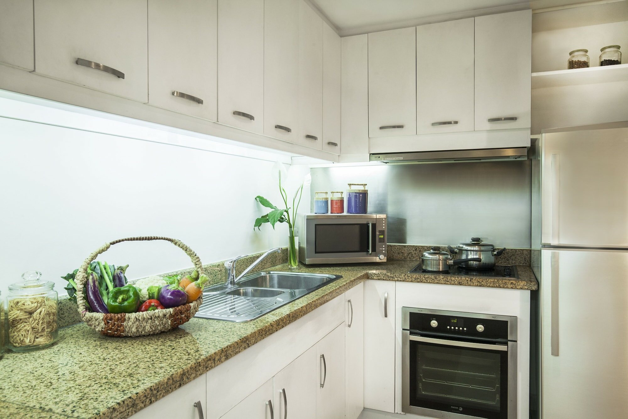 Фото Somerset West Lake Hanoi