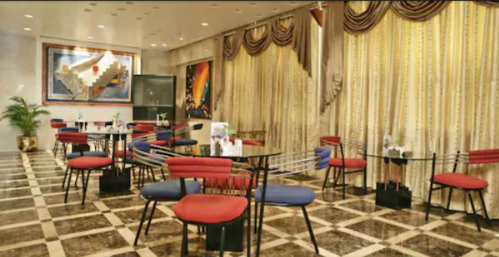 Фото Hotel Kohinoor Continental, Airport