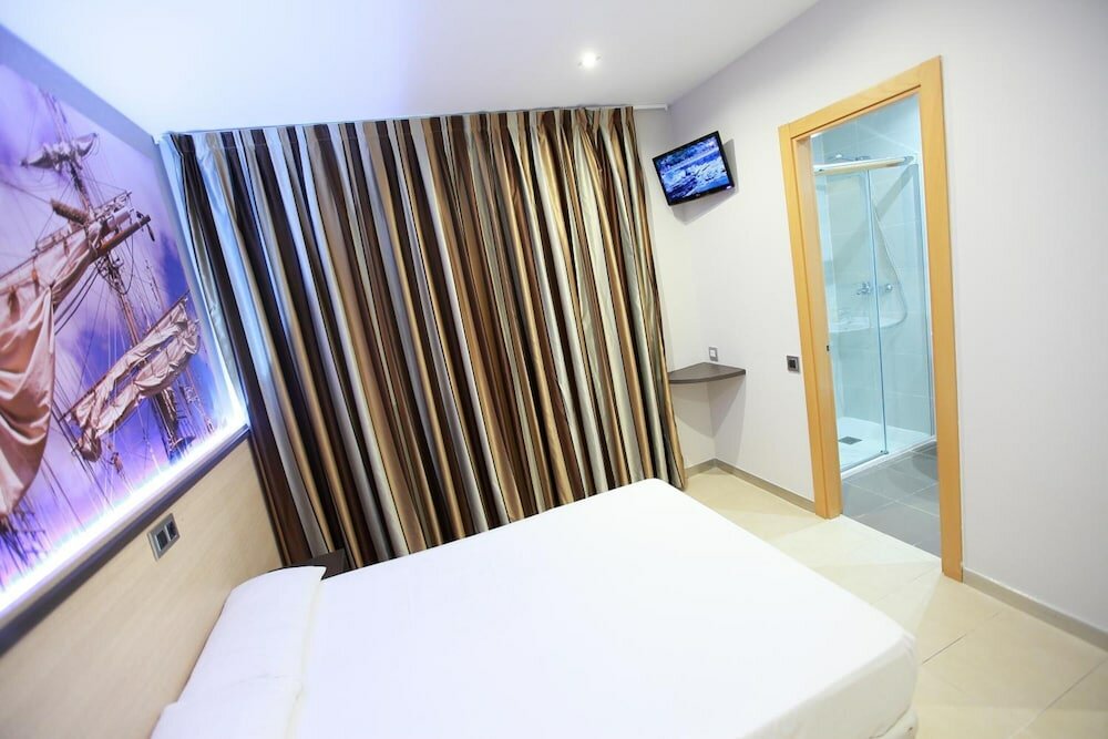 Фото Hostal Las Flores