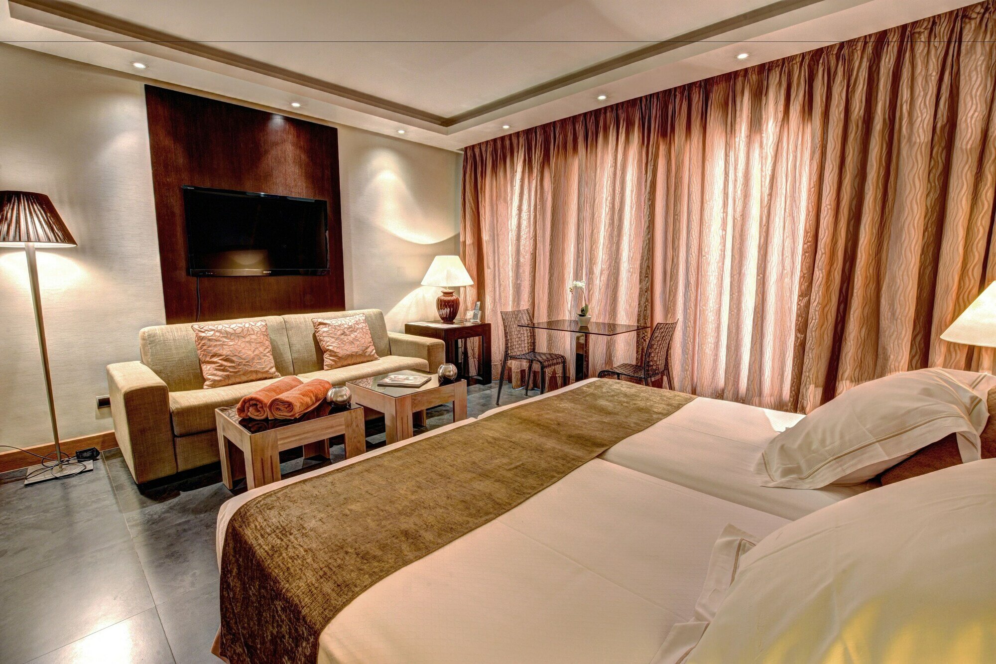 Фото Artplatinum Suites & Apartments