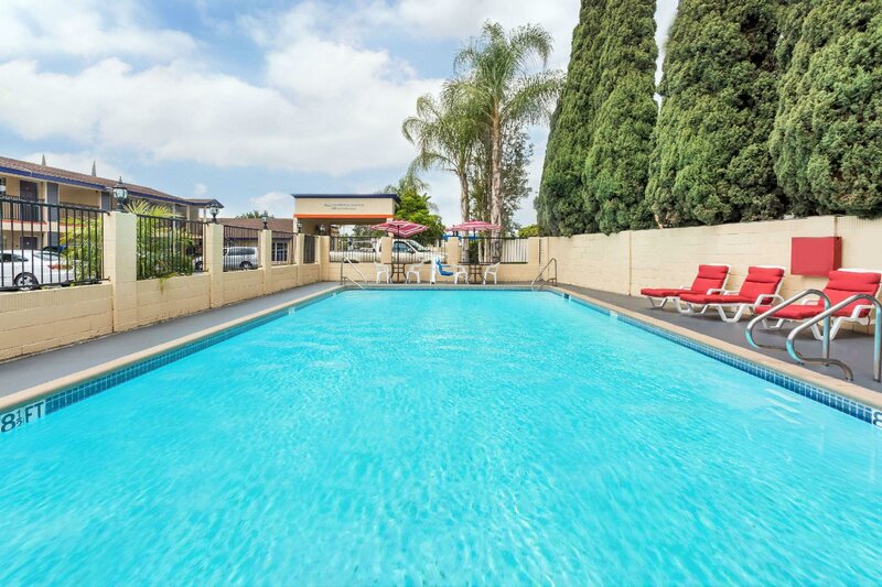 Гостиница Casa Blanca Hotel & Suites в Оранже