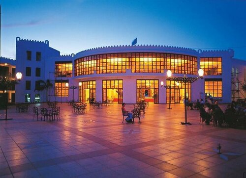 Гостиница Golden Tulip Dar Es Salaam в Дар-эс-Саламе