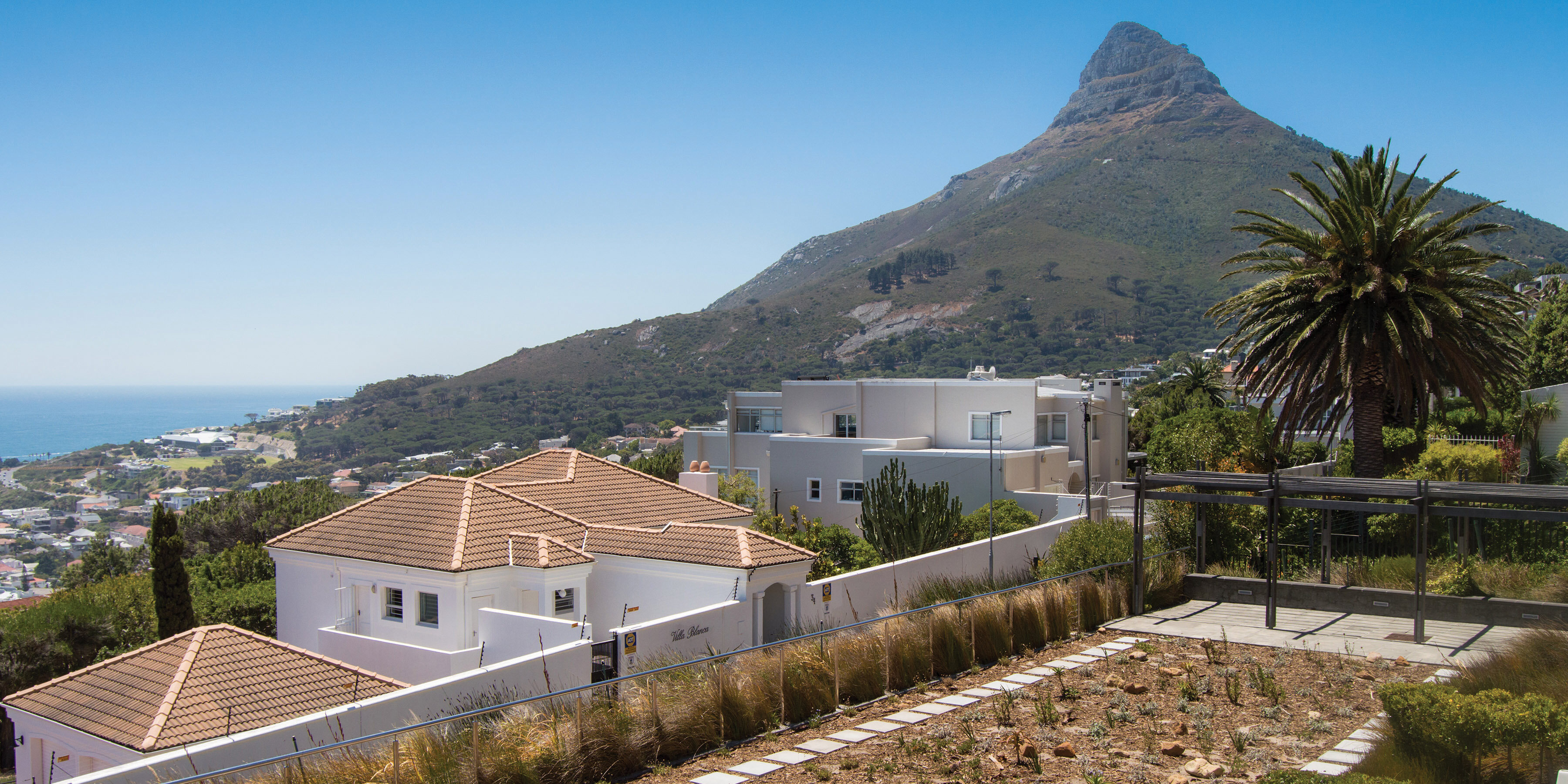 Фото The Crystal Apartments