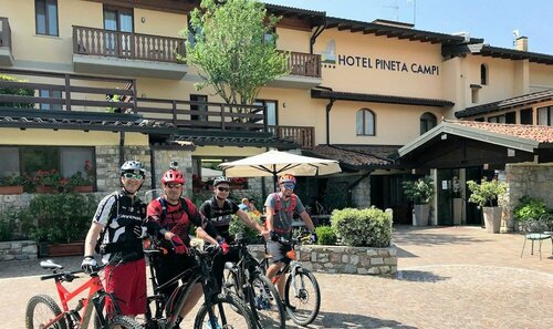 Гостиница Hotel Pineta Campi