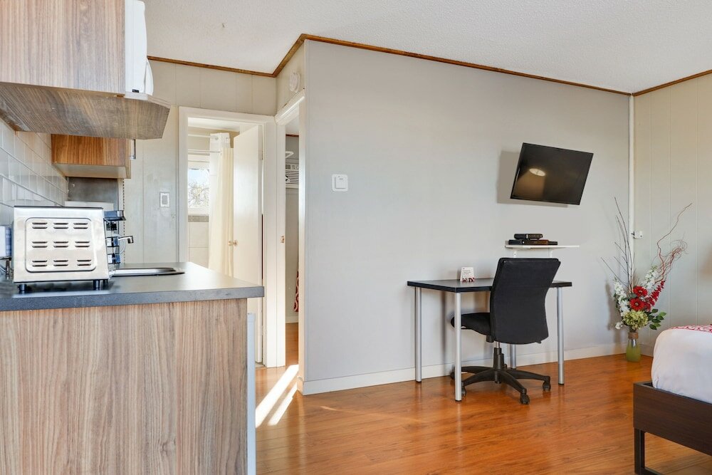 Фото Hotel Bethel - Fort MacLeod, Ab