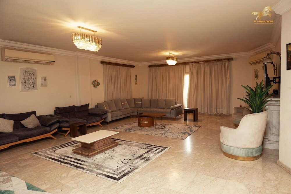 Фото Villa In Deplomaseen District