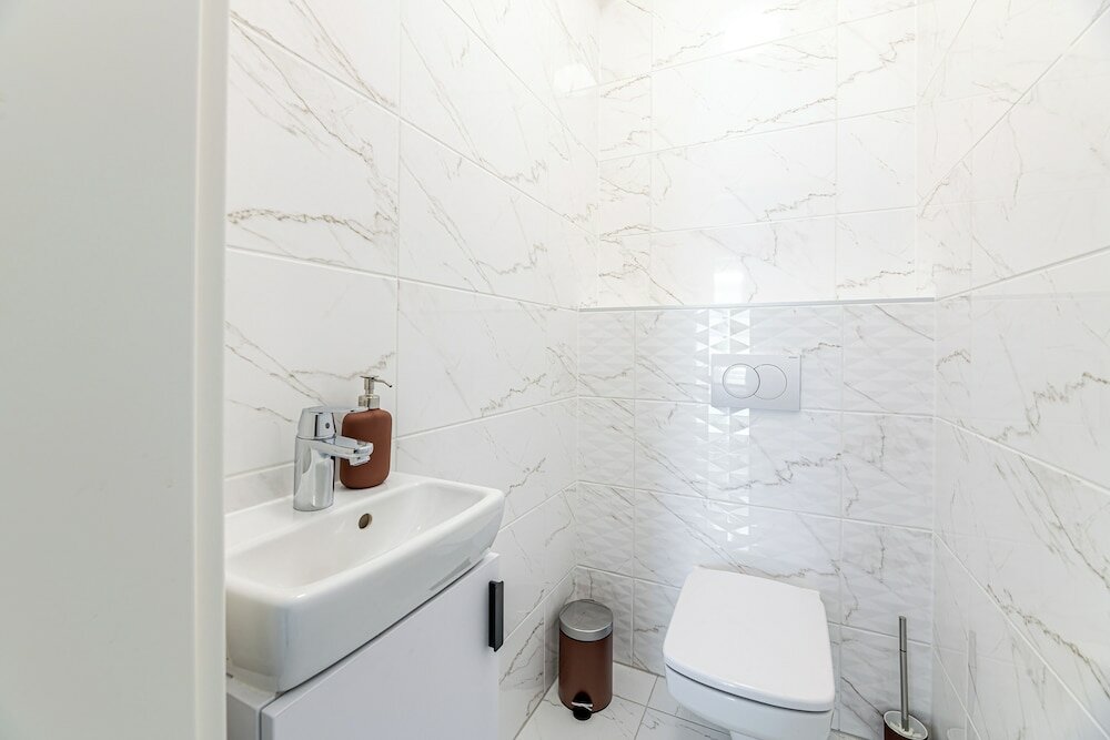 Фото WestSide Garden Apartments by Urbanrent