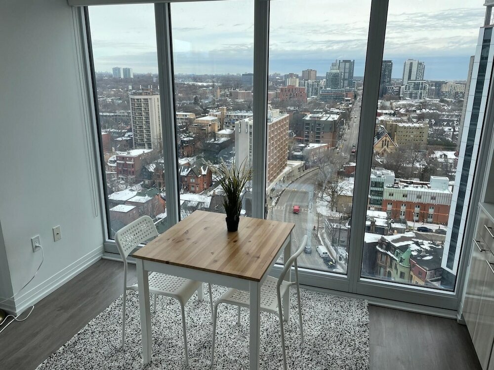 Фото Waterfront Yonge Apartments