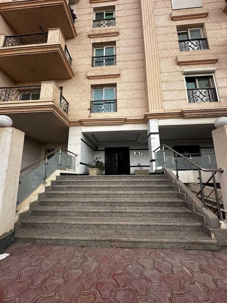 Фото Lovely 3-Bedroom Apartment Maadi