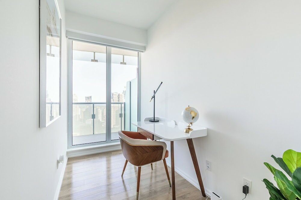 Фото Bonvoy Suites Eaton Centre